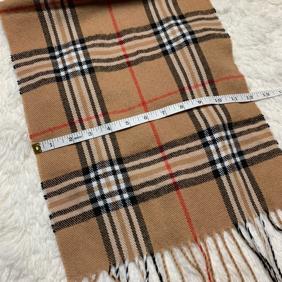 !3/25! Burberry print tan scarf - Picture 5 of 5